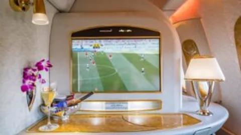 中国队在男子冰壶世锦赛中以8-7险胜奥地利队