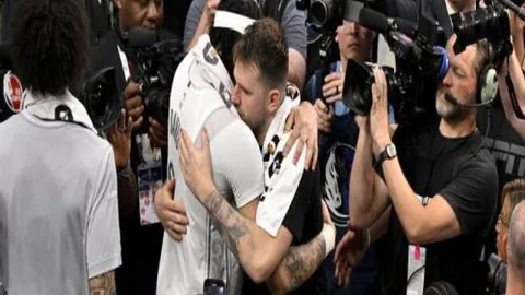 申花米内罗单场进三球，击败神户胜利船，亚冠赛场夺冠