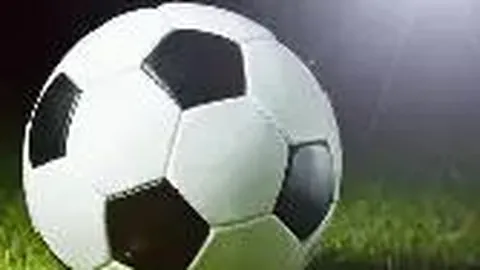 “印度老者感受冬奥轮滑魅力，2025年2月10日”